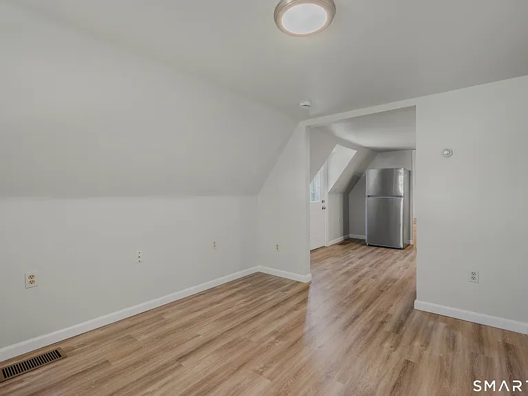 17 Sylvester St — Photo 8
