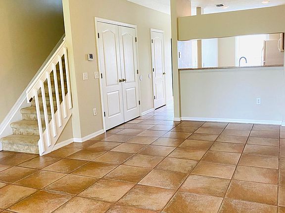2nd image of 1427 Hampton Park Ln