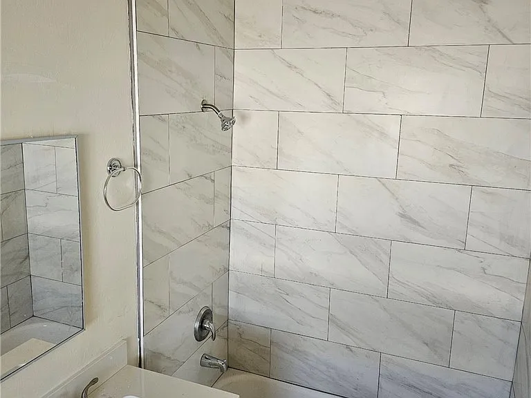 10527 Pace Ave — Photo 3