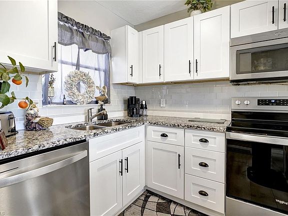 3rd image of 1512 Cape Coral PKWY W #102