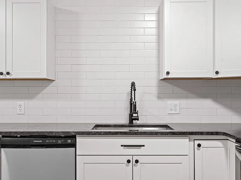 1121 West End Blvd — Photo 18