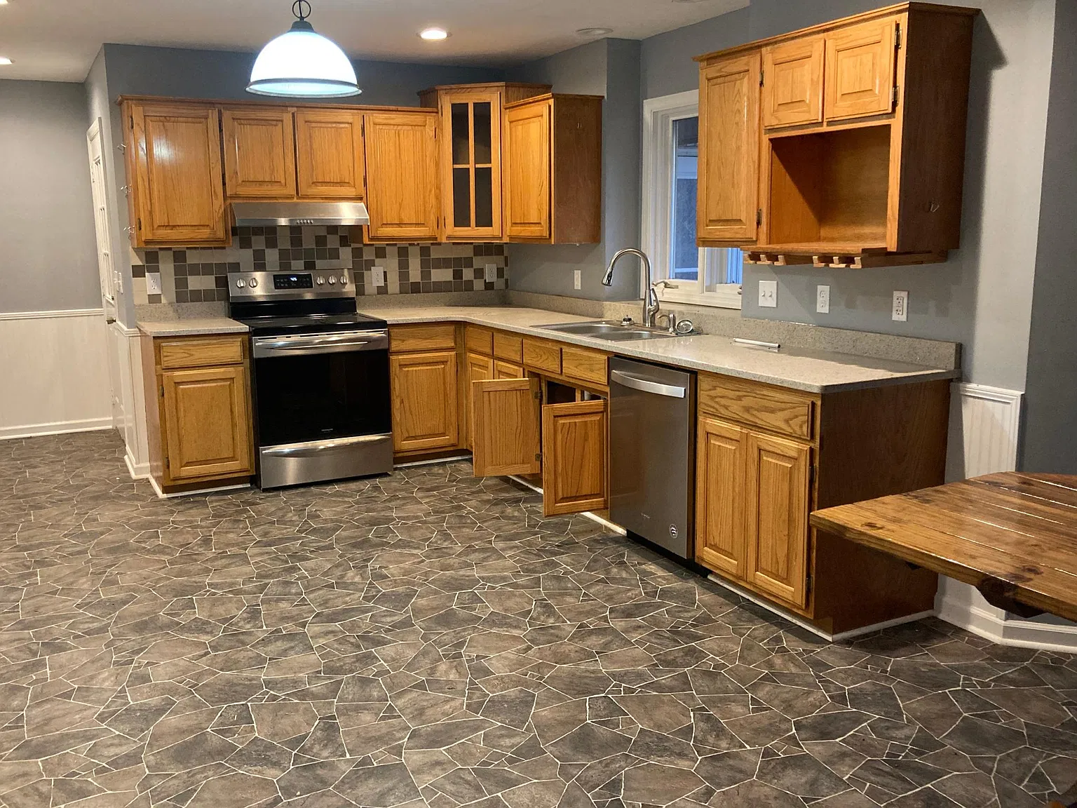 315 Mariposa Ln — Photo 2