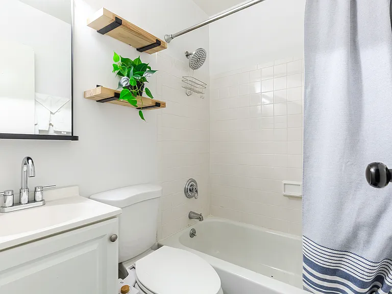 202 W 102nd St #3ER — Photo 7