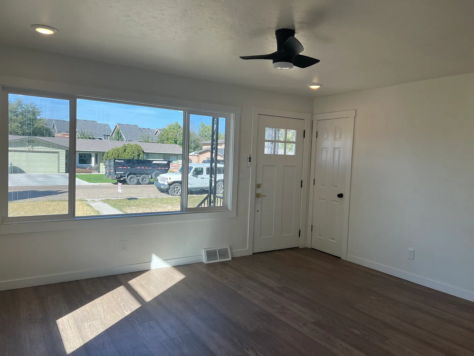 3 bed, 1150 sqft, $1,995 — Photo 3