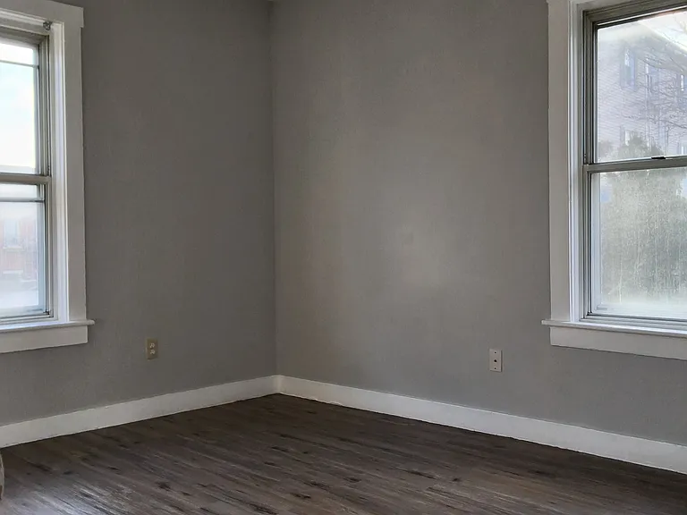 212-218 Lowell St — Photo 5