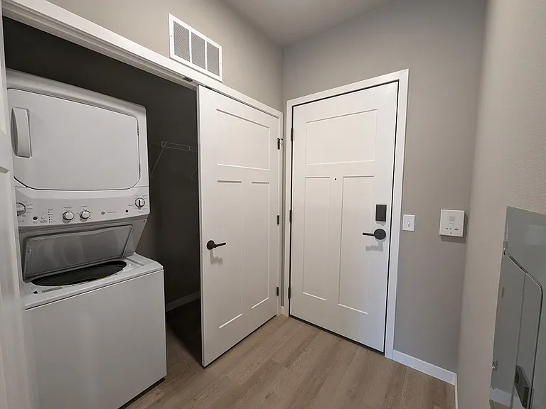 The Tuxedo Apartments — Photo 15
