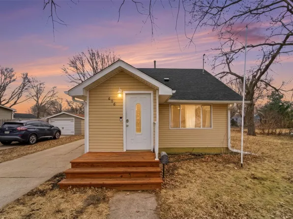 606 E 9th St S, Newton, IA 50208