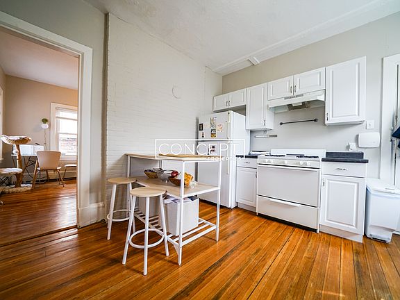 5th image of 63 Dana St