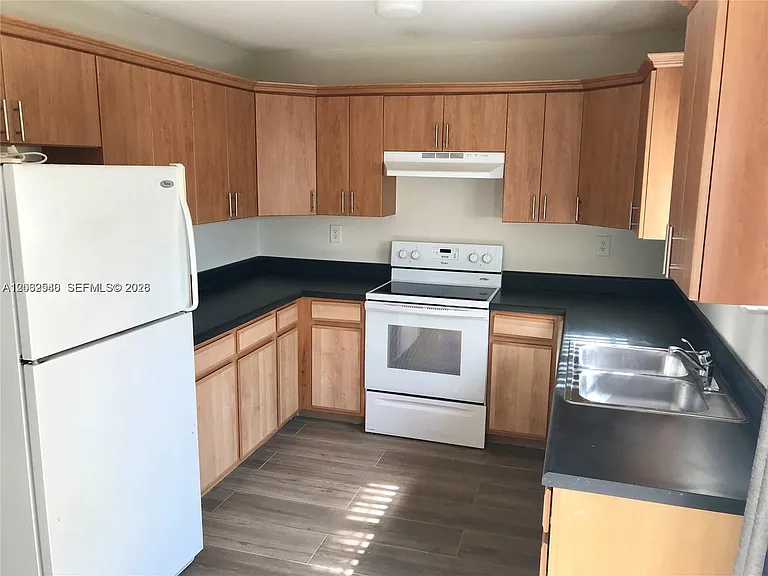 2090 NE 167th St #2-112 — Photo 3