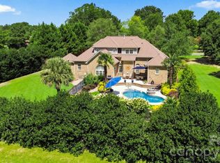 1001 Heritage Acres Dr, Matthews, NC 28104