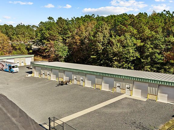3rd image of 125 Parkway Dr E #O