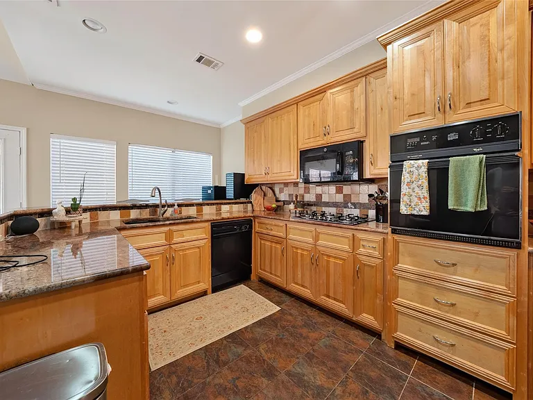 6015 Homestead Ct — Photo 6
