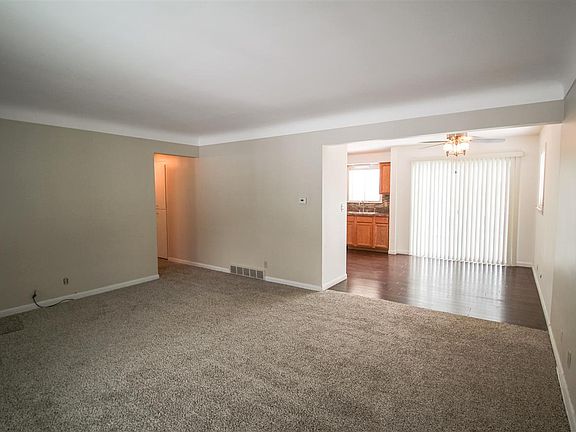 4th image of 3049 Oakwood Dr