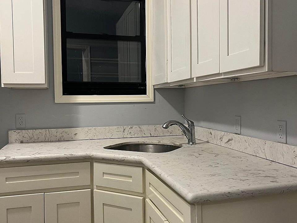 1st image of 493 Jersey St Floor 2