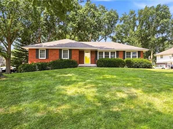 1701 NW Willow Cir, Blue Springs, MO 64014