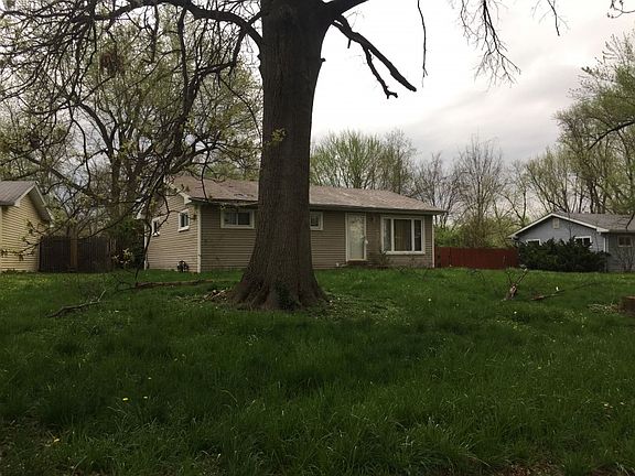 2nd image of 1525 Lakeside Ln