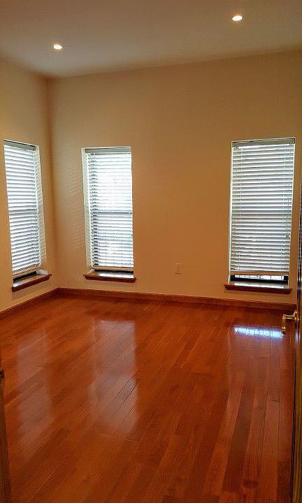 2nd image of 1602 E 43rd St APT B2
