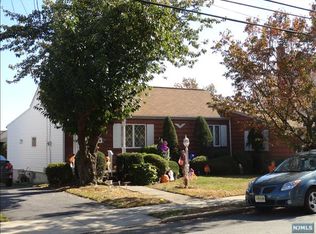 320 Farnham Ave, Lodi, NJ 07644
