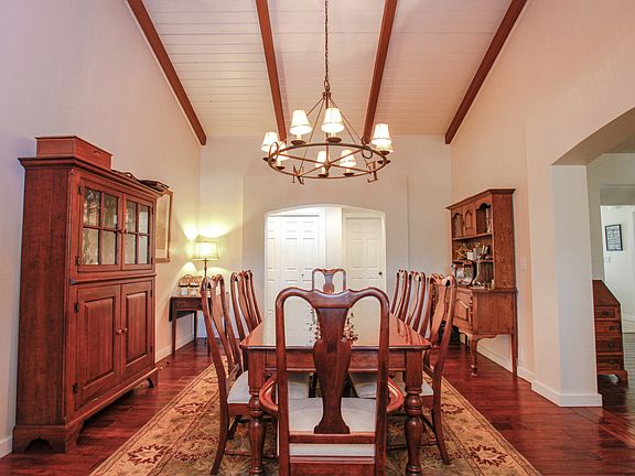 5th image of 1030 Ross Cir