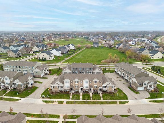 3rd image of 3831 Currant Ln