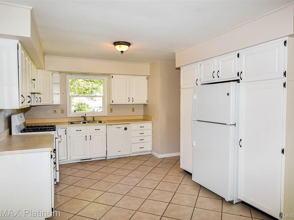 2471 Moore Pl, photo 10
