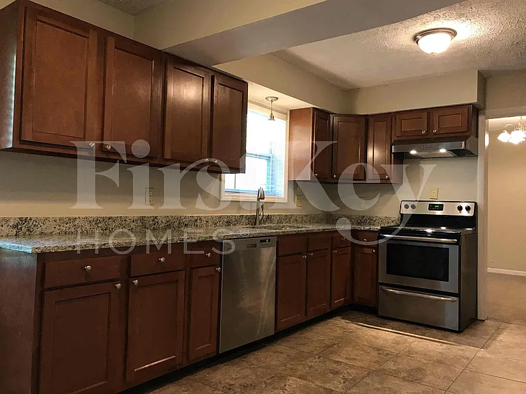 1248 Munsee Cir — Photo 3