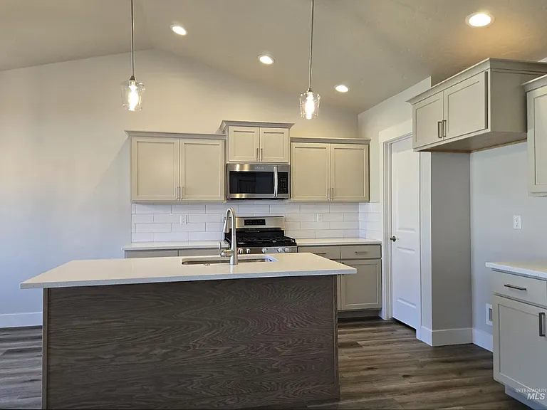 2650 Augusta Ave — Photo 5