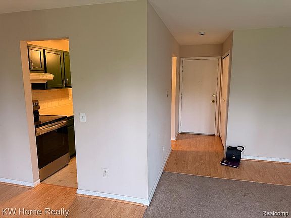 4th image of 32005 W Twelve Mile Rd Unit 204