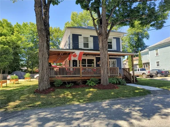 44 Porter St, Saint Stephen, NB E3L 2M7