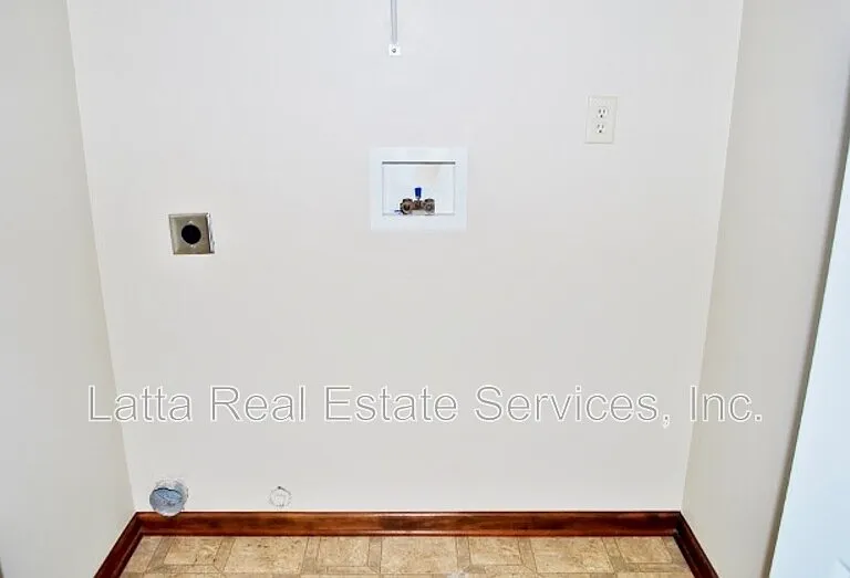 1031 NW Willow Dr — Photo 12