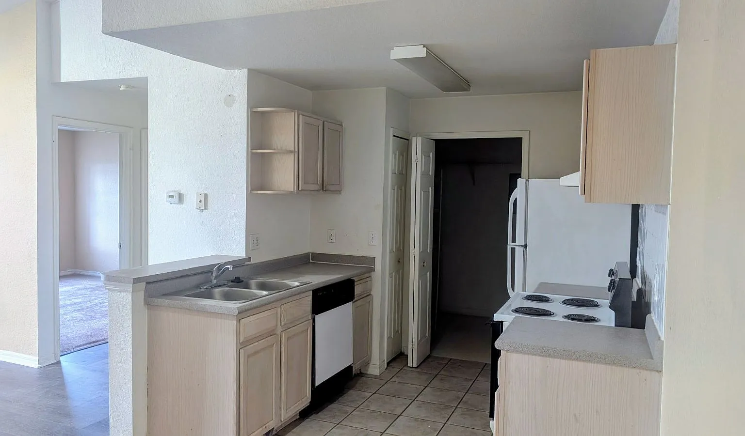 Large 1 bed condo available now in Dr. Phillips — Photo 4