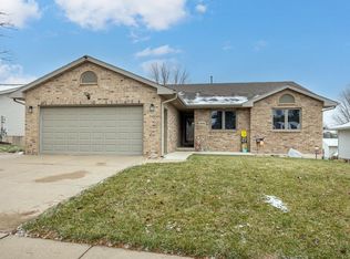 4446 Camelot Dr, Dubuque, IA 52002