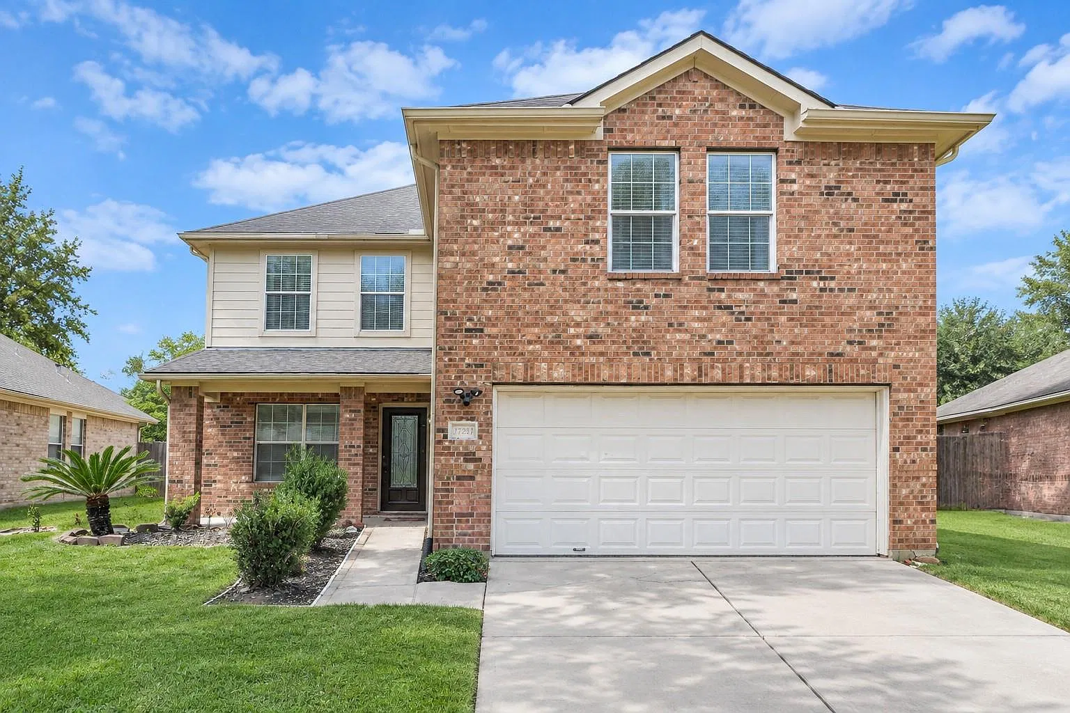4 bed, 2.5 bath, 2086 sqft, $2,200 — Photo 2