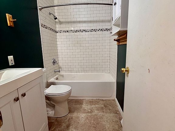 5th image of 806 9th St