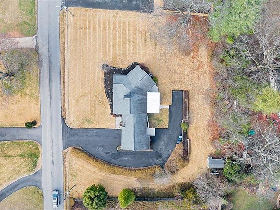 3rd image of 3531 Winding Way Rd SW