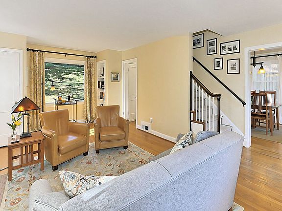 3rd image of 704 S George Mason Dr