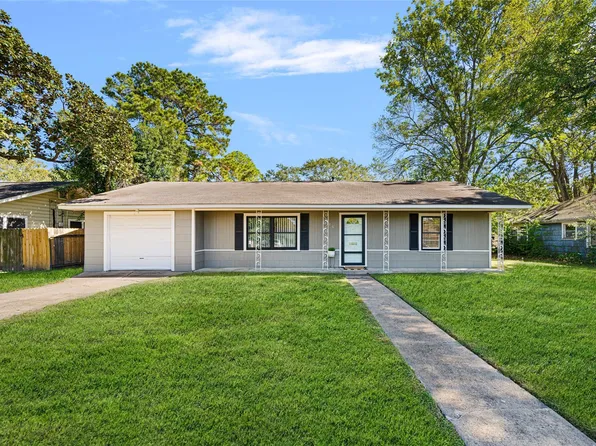 706 Avenue I St, El Campo, TX 77437