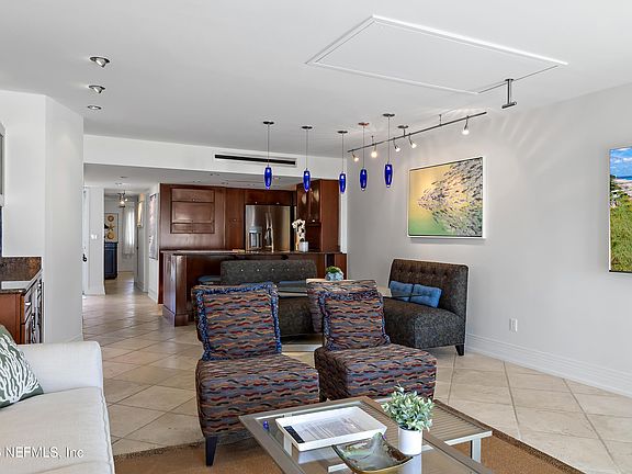 2nd image of 625 SUMMER Place