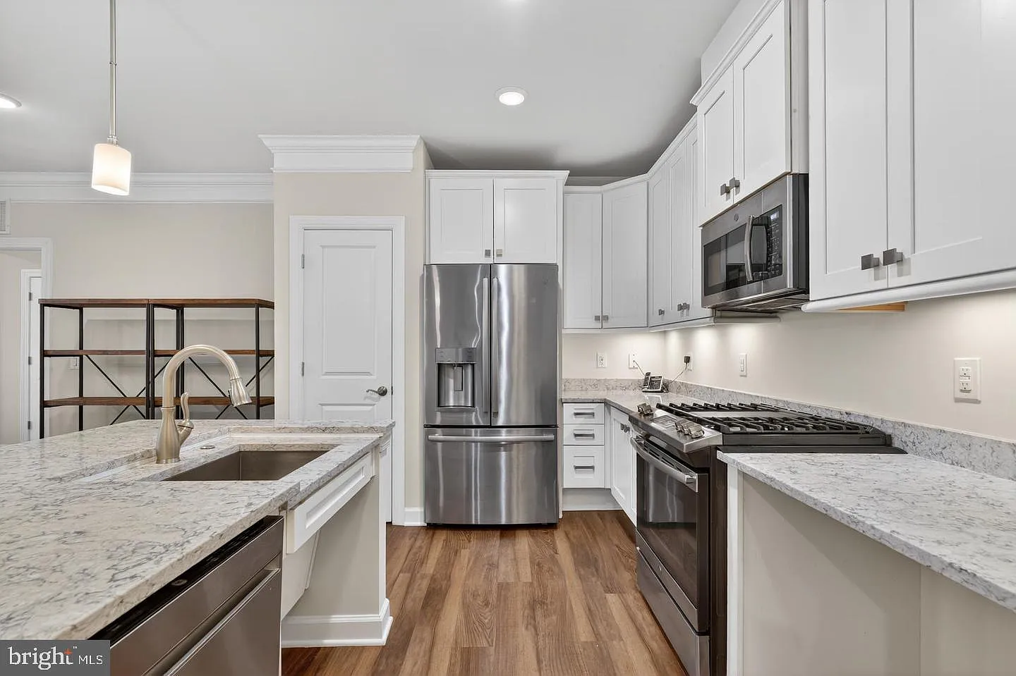 2 bed, 1499 sqft, $3,000 — Photo 2