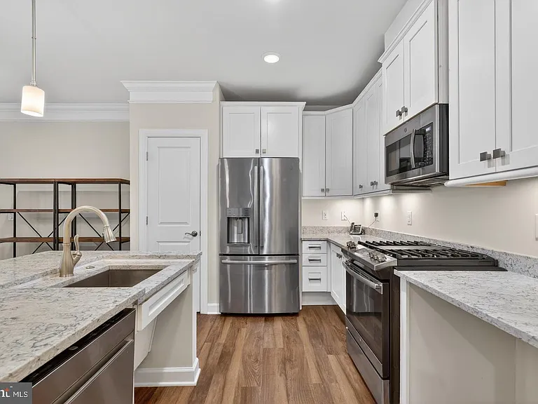 6101 Fairview Farm Dr #207 — Photo 2