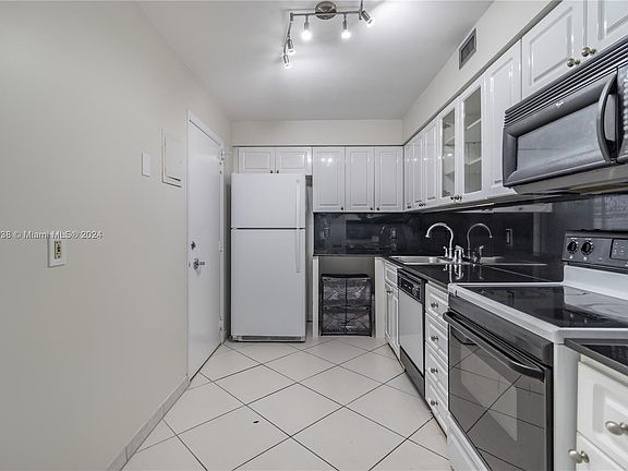 5th image of 6770 Indian Creek Dr APT 8L