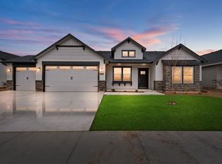 5904 E Lekeitio Village Dr, Nampa, ID 83687