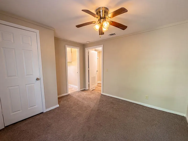 1544 Gilbert Dr — Photo 10