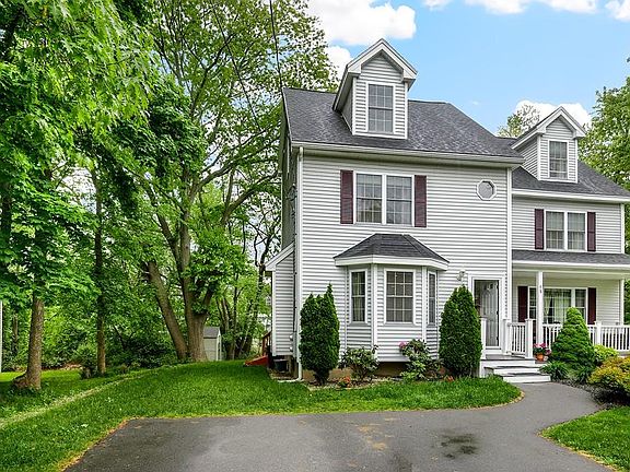 4th image of 46 Camden St #46