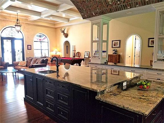 4th image of 2261 S Lakeshore Dr
