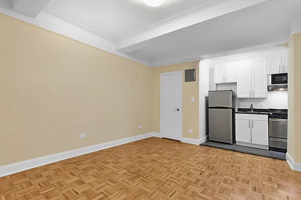 Rented by Cooper & Cooper Real Estate | media 9