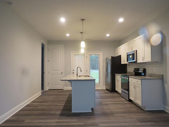 2nd image of 180 Glenshee Ct