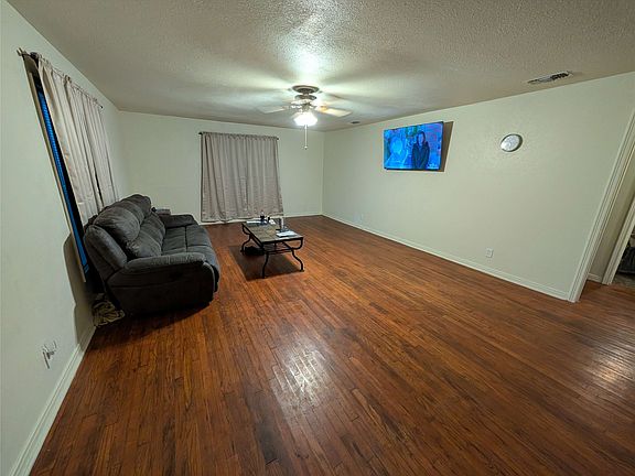 3rd image of 3223 Travis St