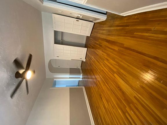 4th image of 141 E 1st Ave #410