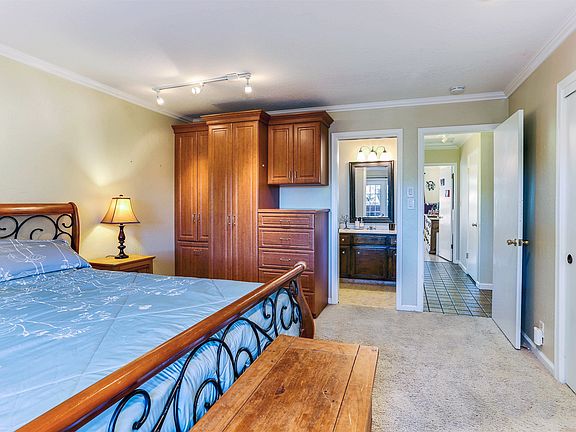 5th image of 517 Robin Dr